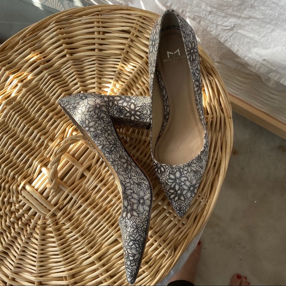 Marc Fisher Zala Pump Point Toe Floral Silver - Picture 4 of 4